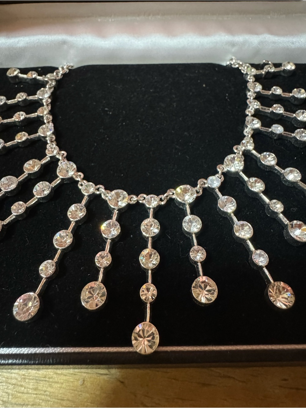 NIB Crowns & Regalia Queen Victoria Collet Necklace